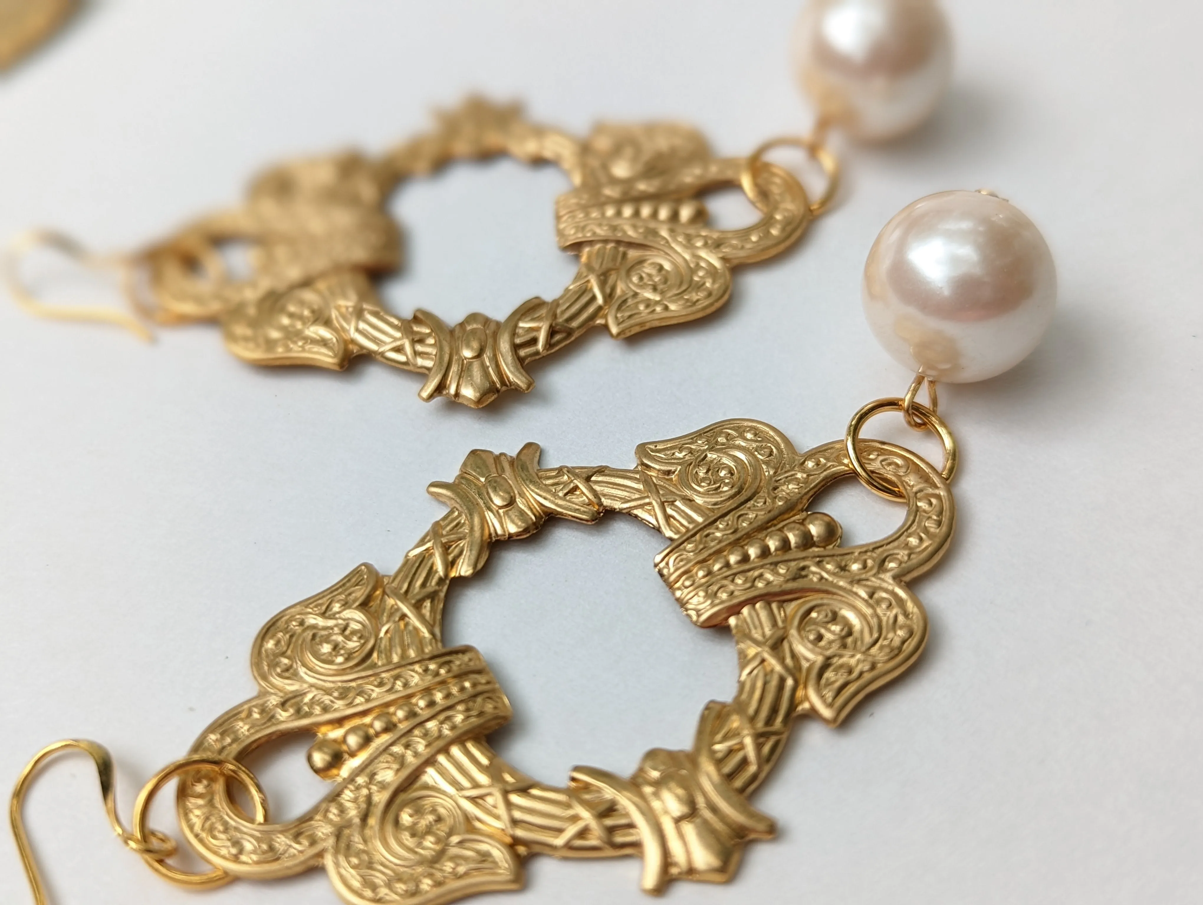 Elizabeth HRM Earrings Brass Pressings Vintage Pearls USA Made Sugar Gay Isber Free Gift Bag Regal
