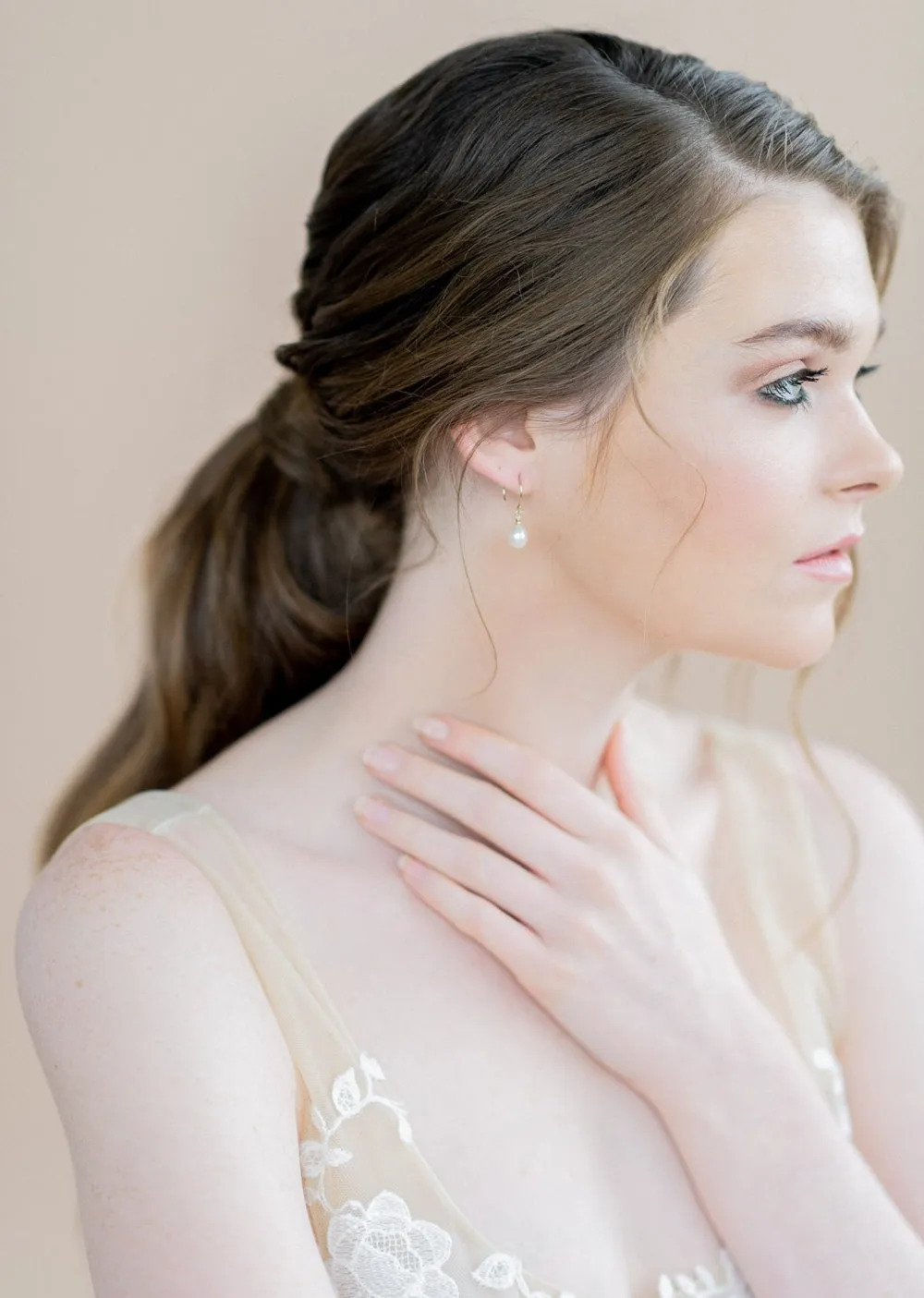LOREN Simple Pearl Drop Earrings