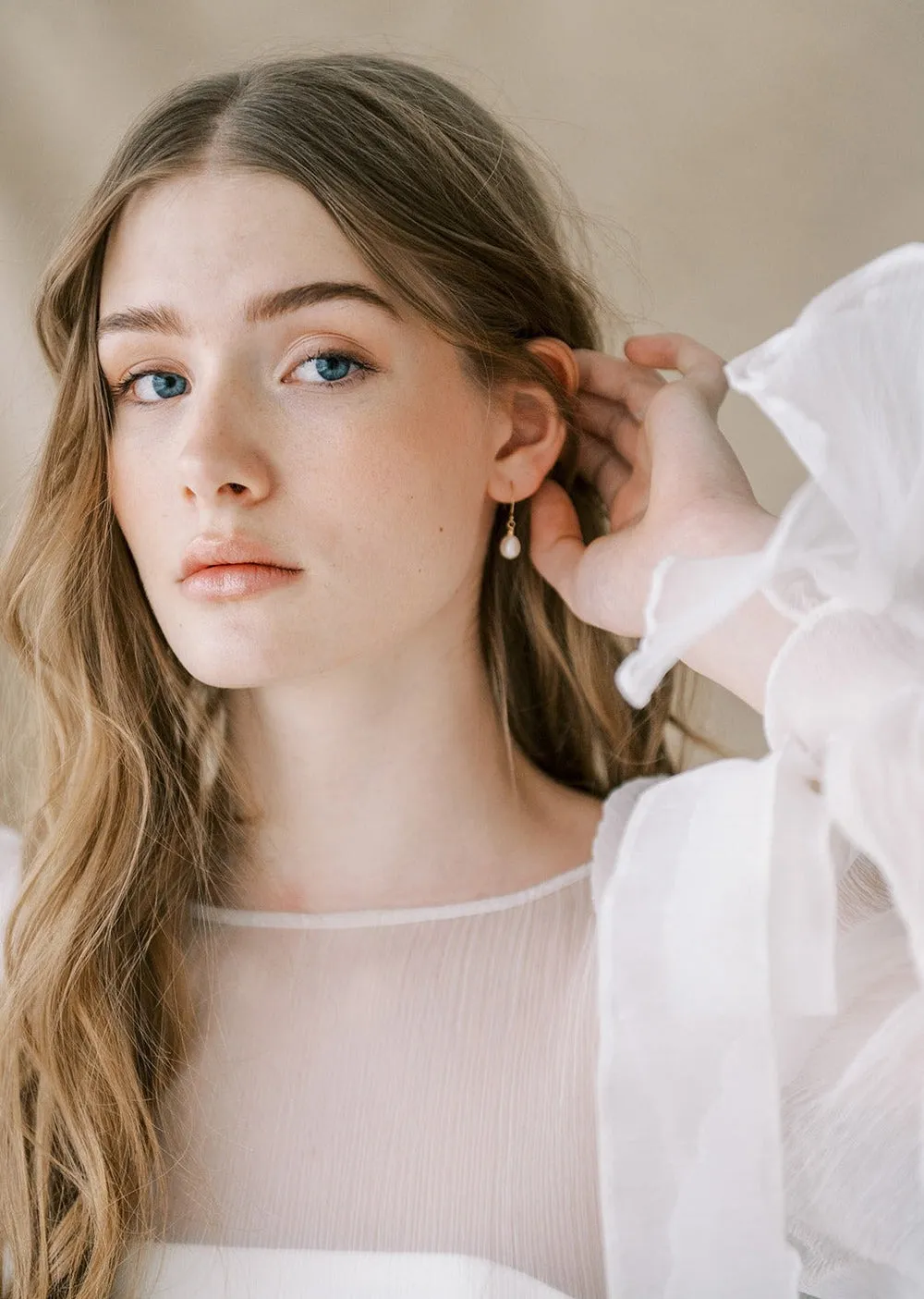 LOREN Simple Pearl Drop Earrings