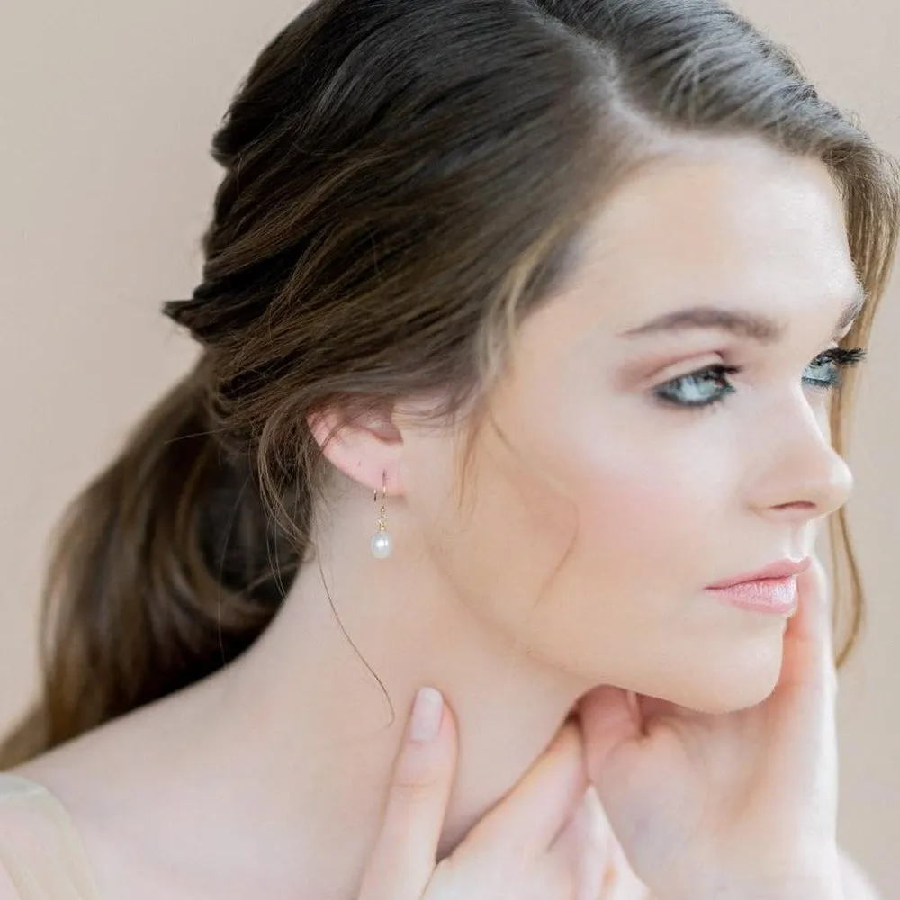 LOREN Simple Pearl Drop Earrings